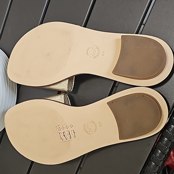 Deanna Cutout Leather Slide Sandal Gold with box - Picture 7 of 8